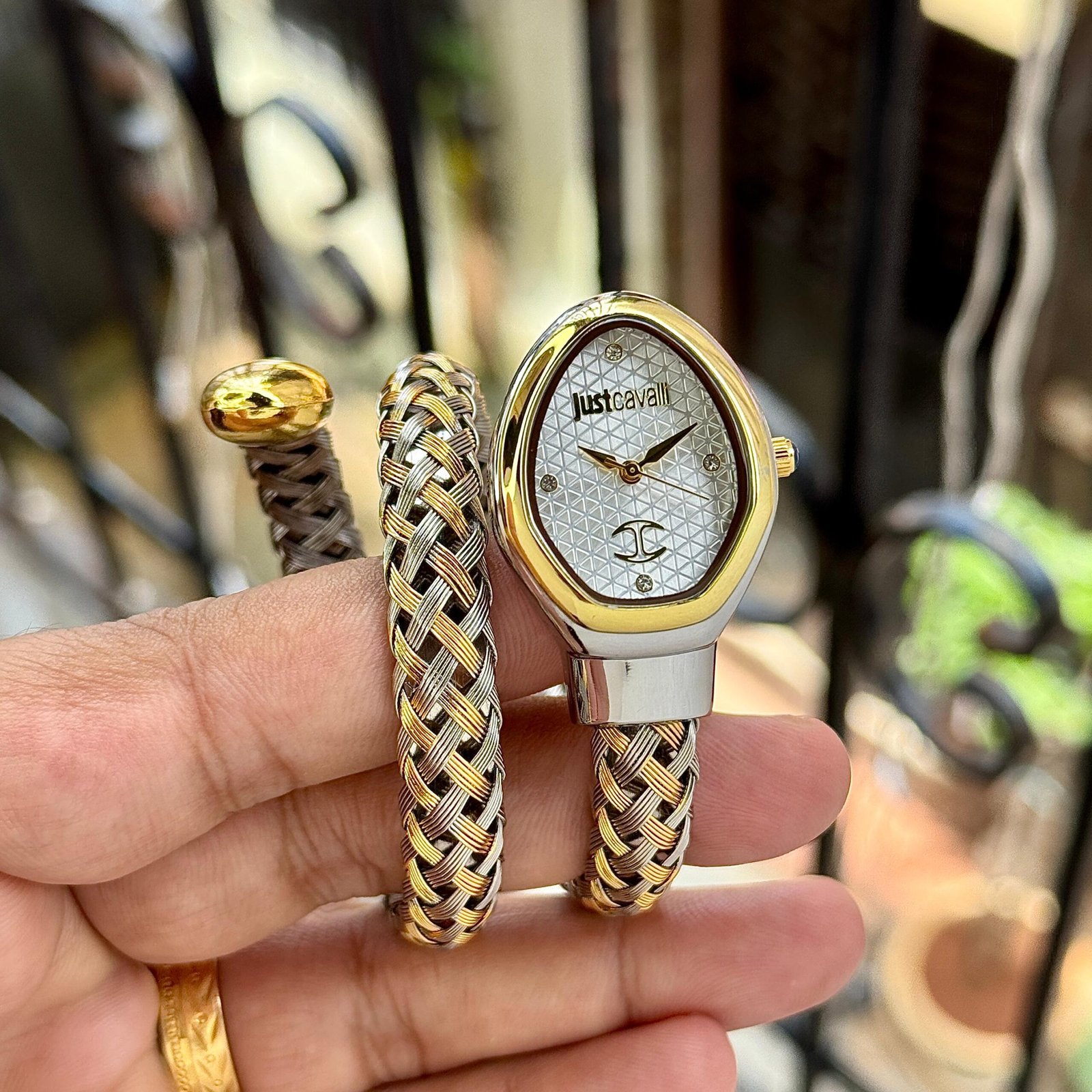 Luxury Snake-Inspired Wrap Watch – Emerald Green & Dual-Tone Finish