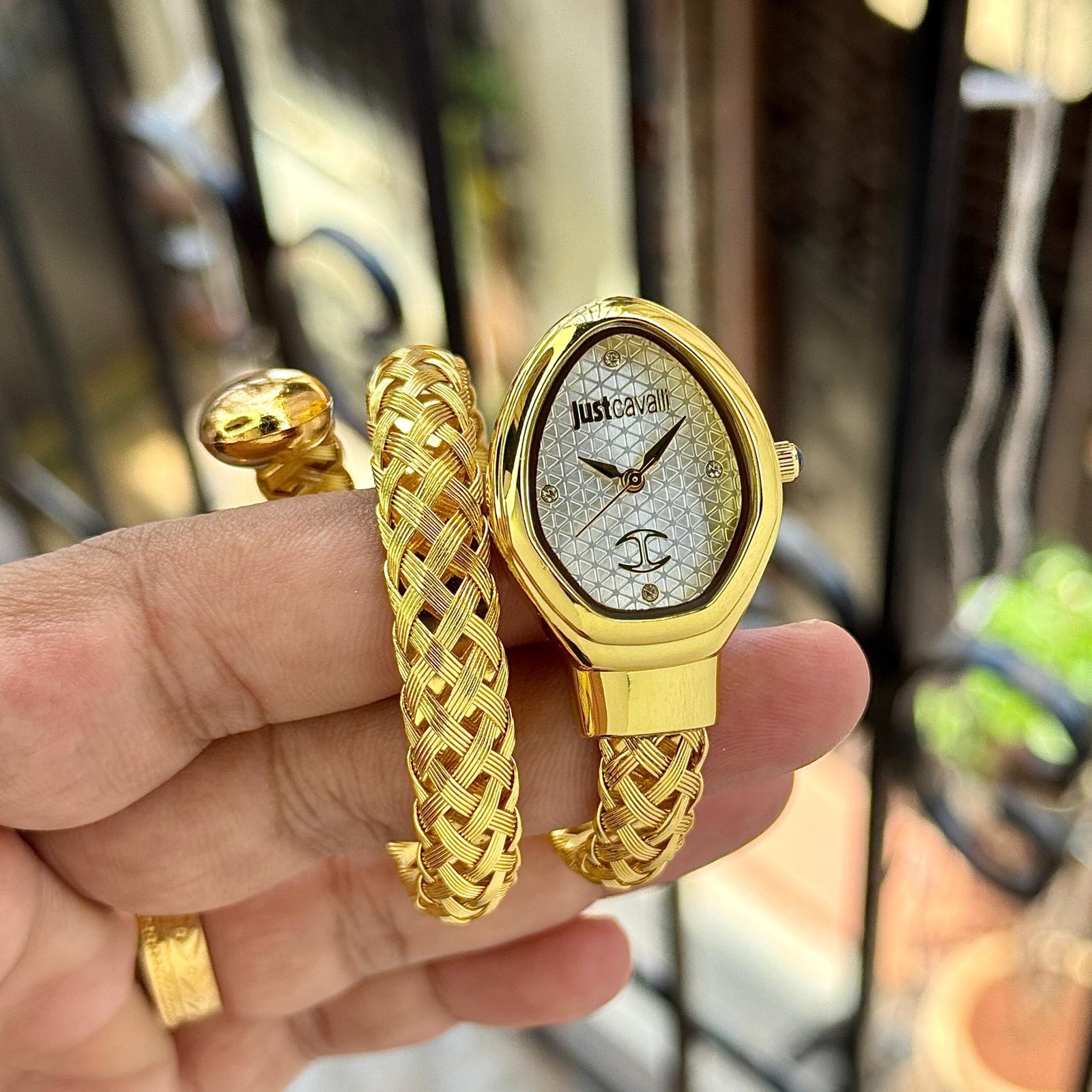 Luxury Snake-Inspired Wrap Watch – Emerald Green & Dual-Tone Finish