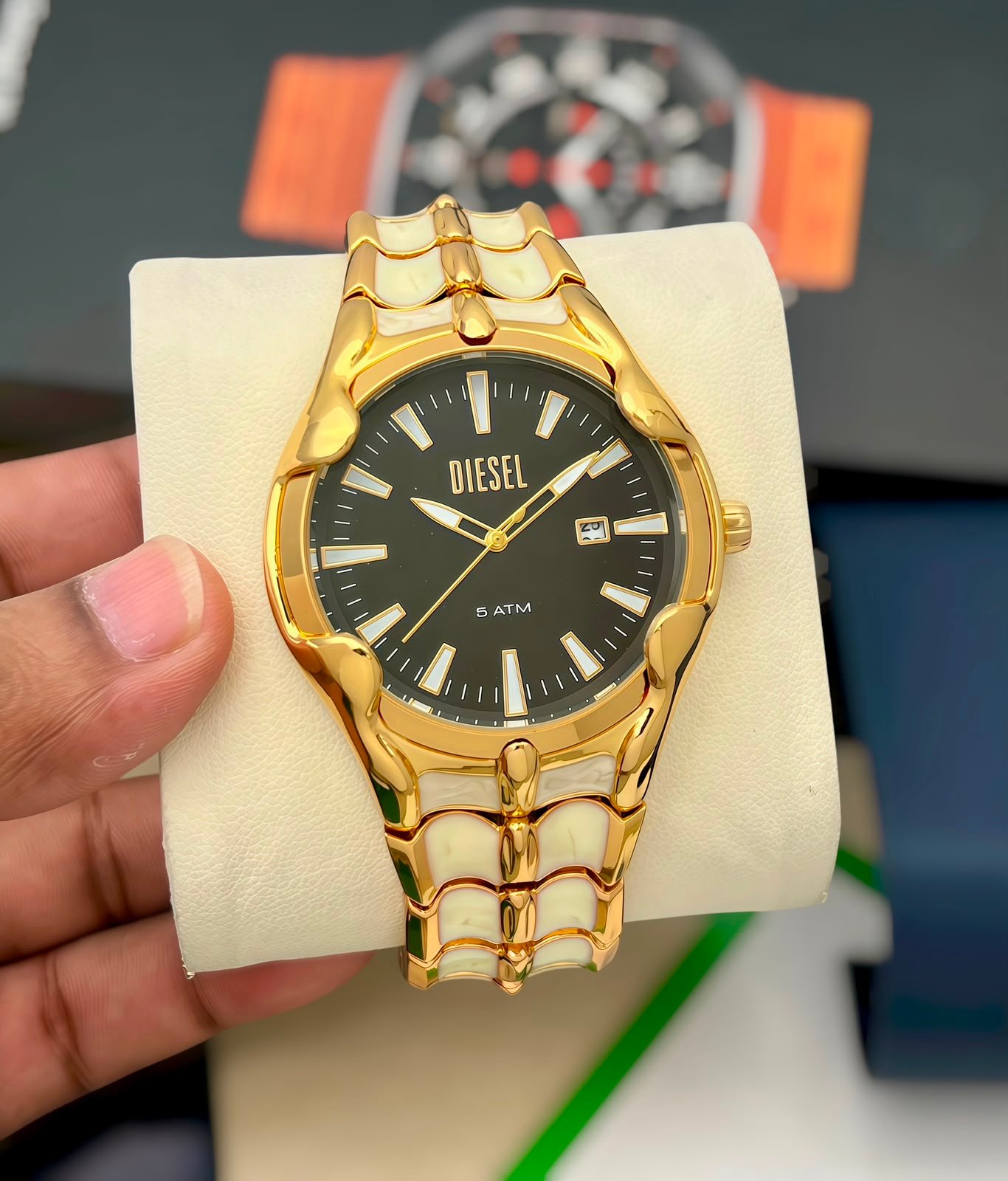 Luxury Gold Tone Men's Watch – Stainless Steel 5 ATM Date Edition
