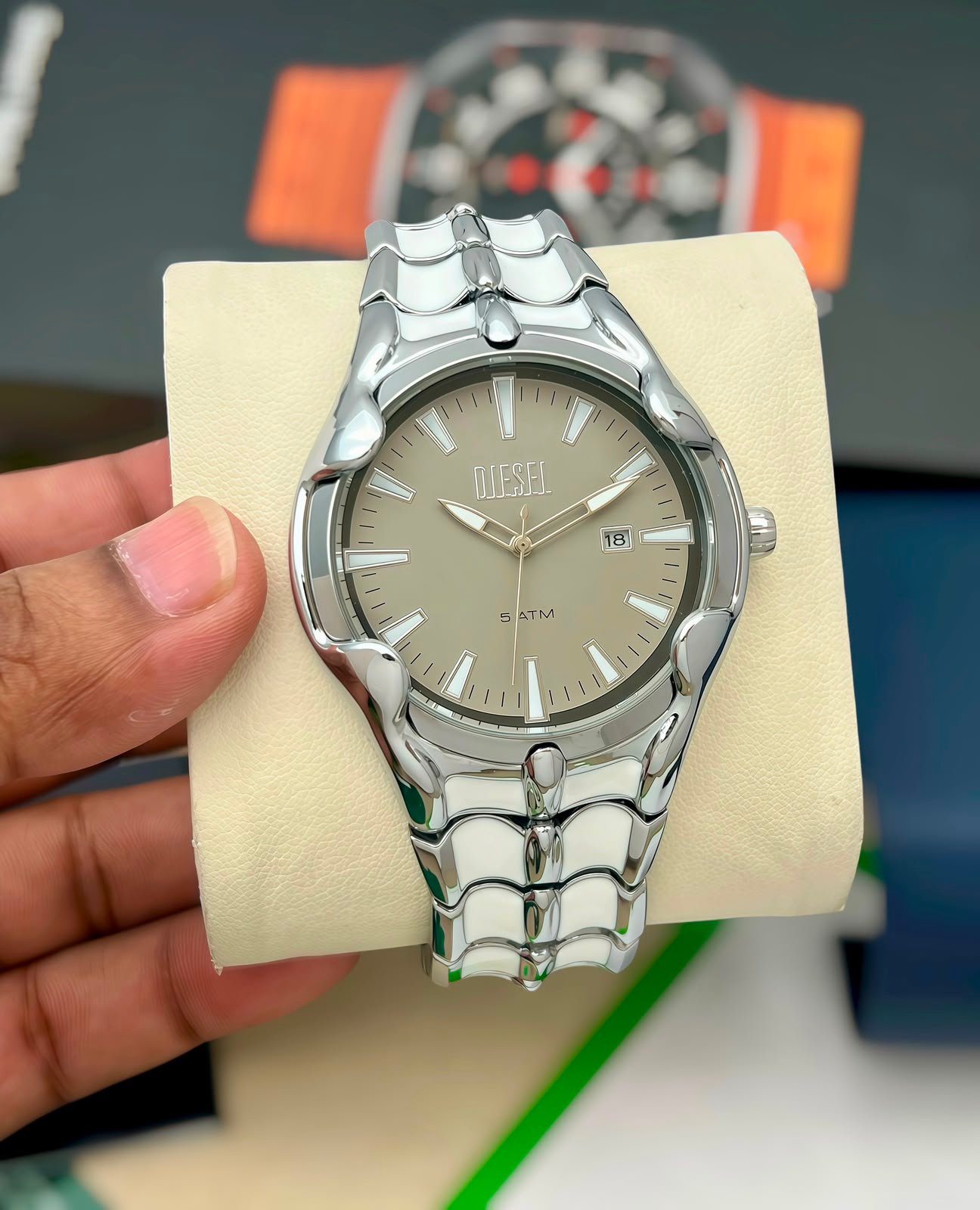 Luxury Gold Tone Men's Watch – Stainless Steel 5 ATM Date Edition