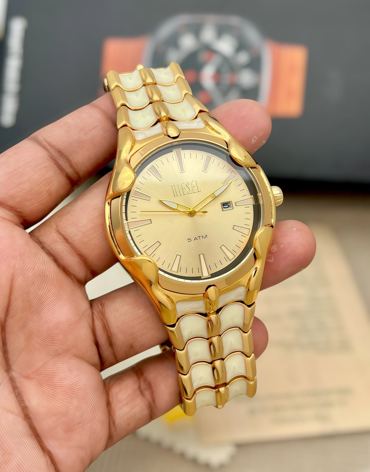 Luxury Gold Tone Men's Watch – Stainless Steel 5 ATM Date Edition