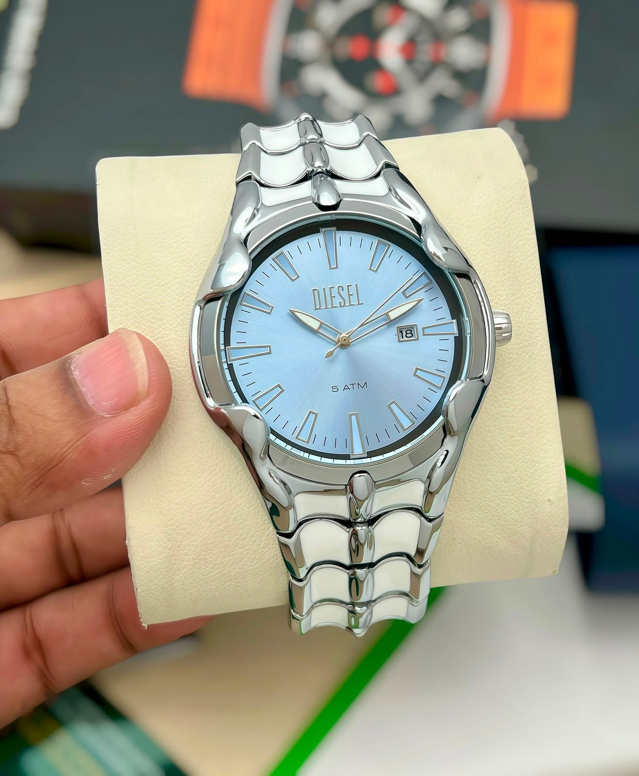 Luxury Gold Tone Men's Watch – Stainless Steel 5 ATM Date Edition