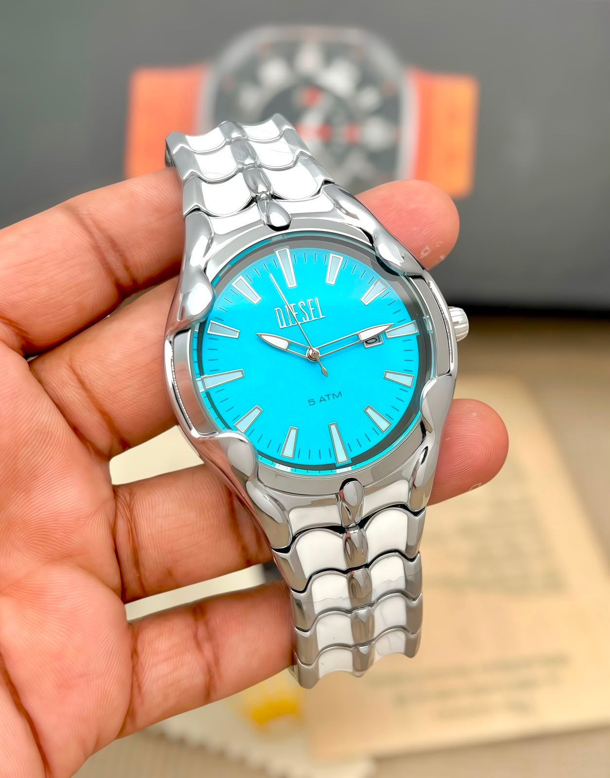 Luxury Gold Tone Men's Watch – Stainless Steel 5 ATM Date Edition