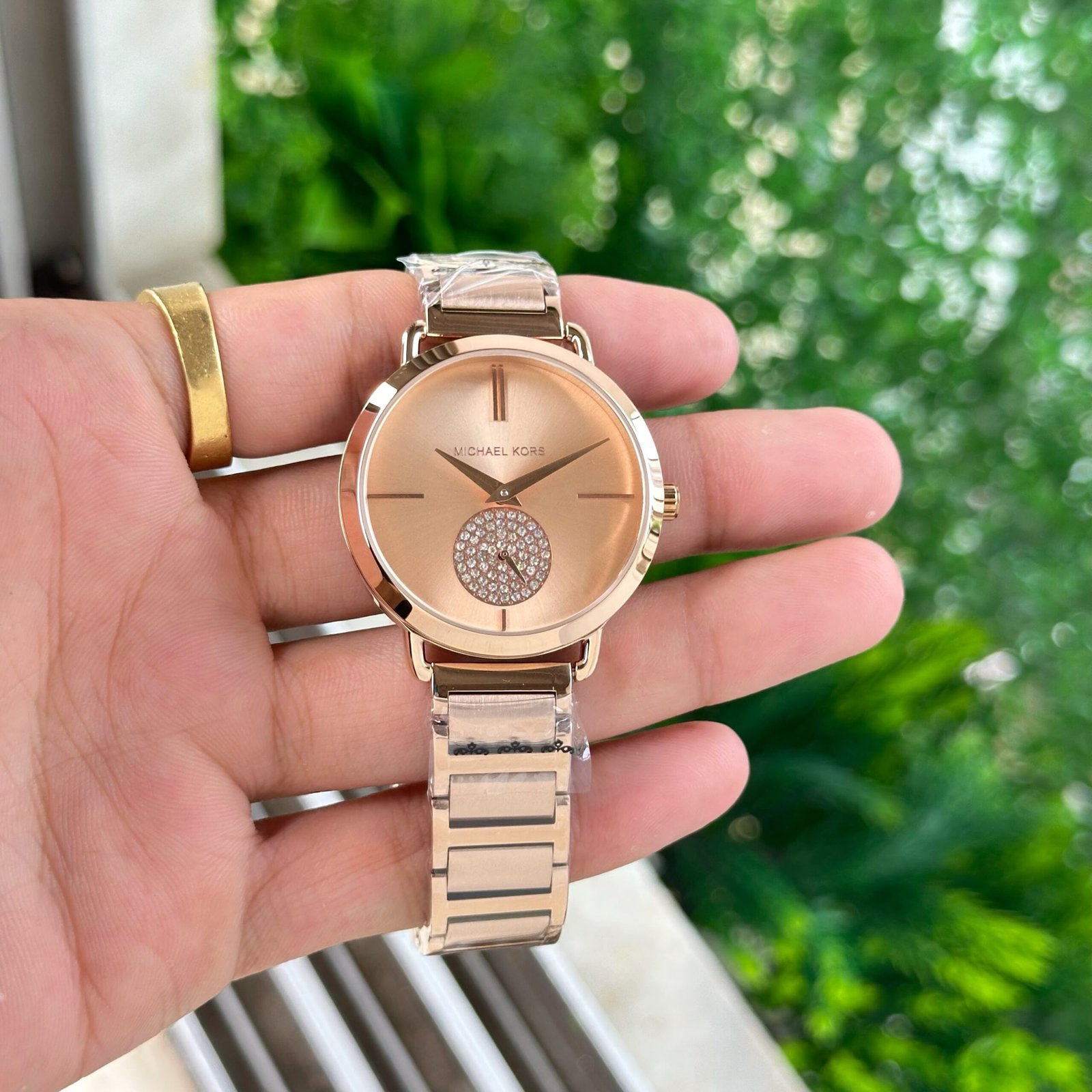Portia Rose Gold & Blue Luxury Women's Watch – 32mm Metallic Edition