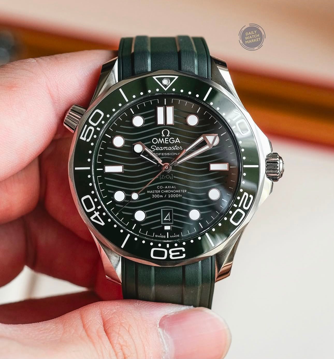 Seamaster Diver 300M Automatic Men's Watch – Green Bezel 43mm