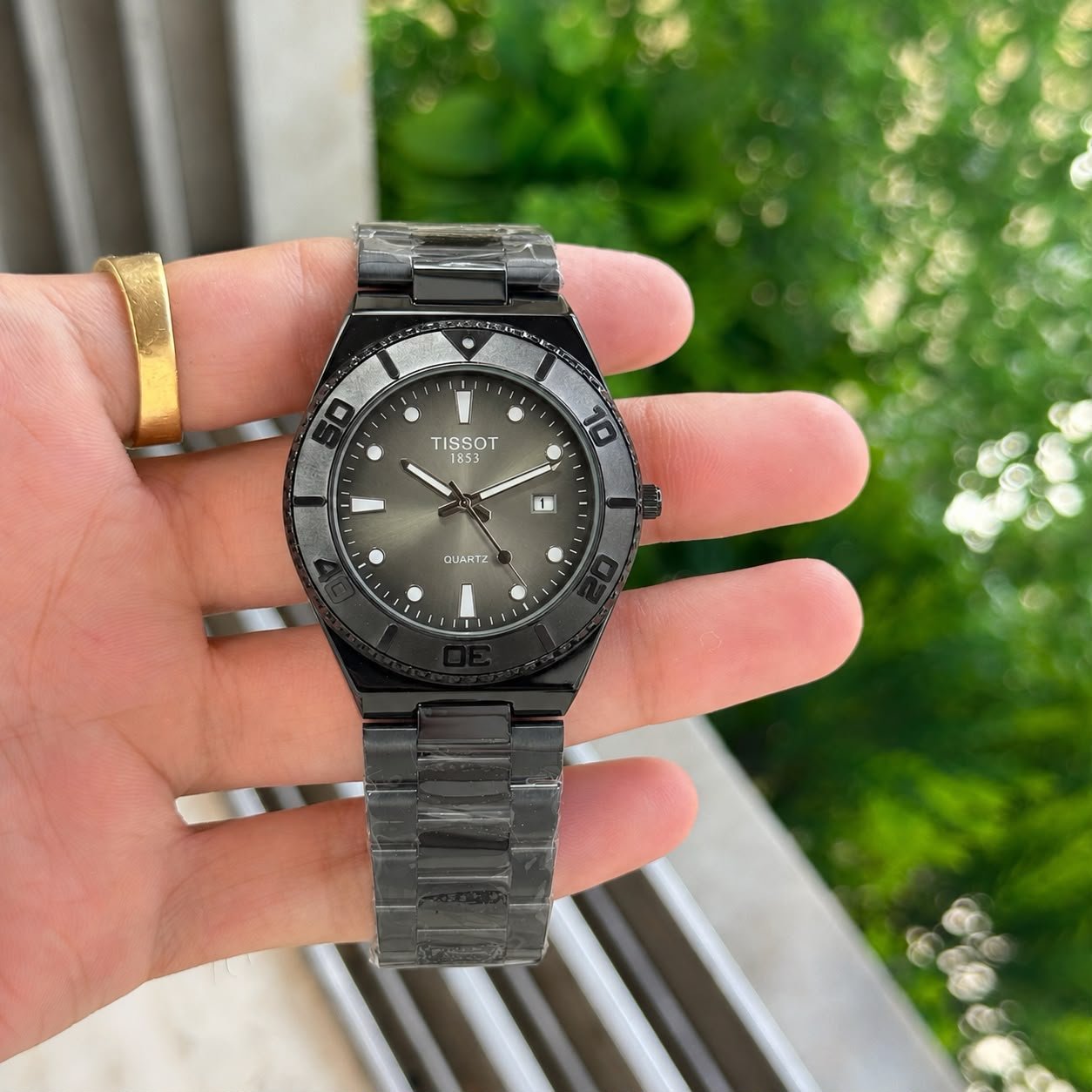 Classic Executive Men's Watch – 42mm Silver Stainless Steel Edition