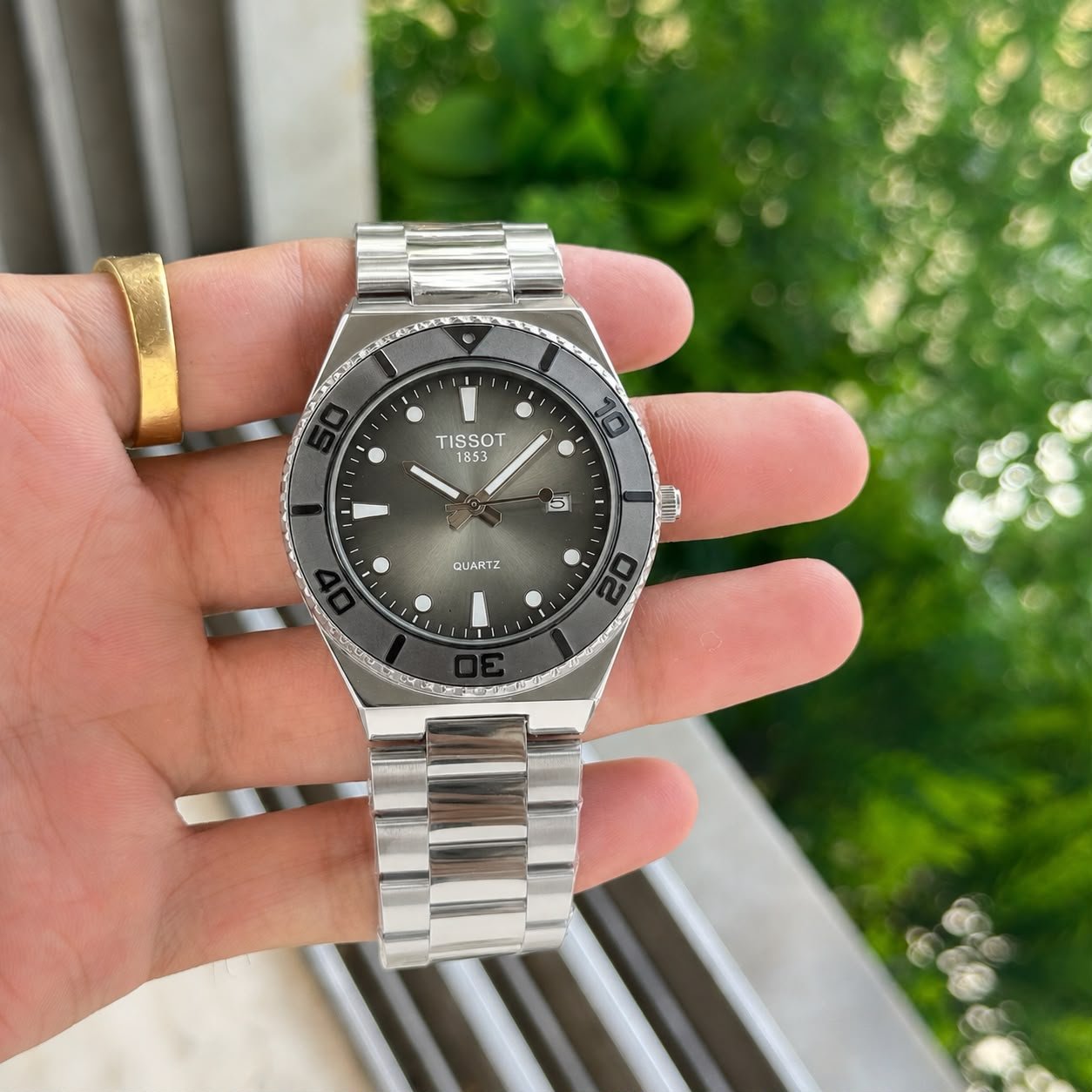 Classic Executive Men's Watch – 42mm Silver Stainless Steel Edition