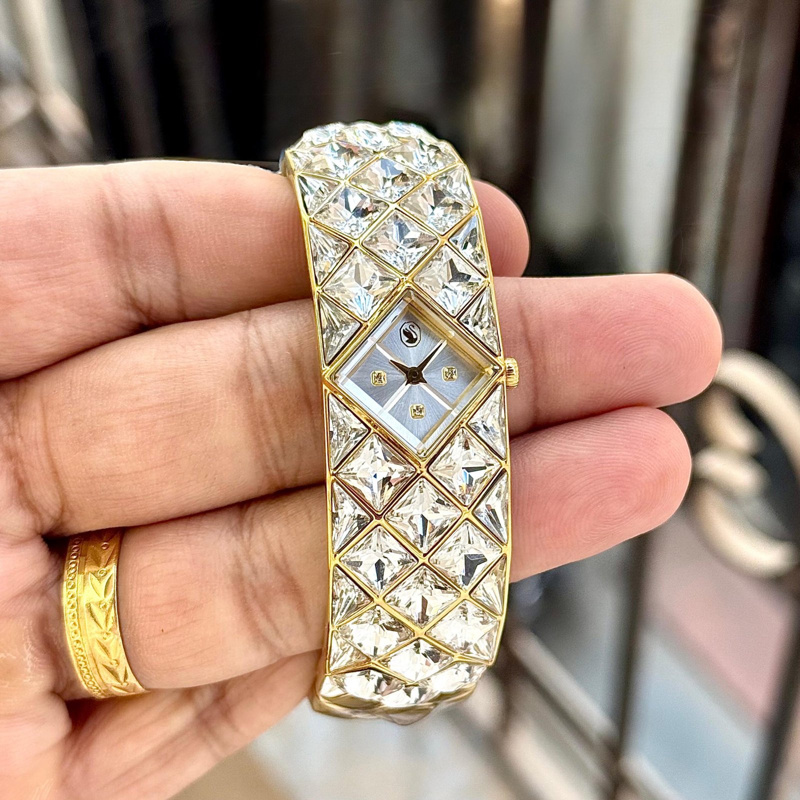 Curiosa Crystal Bangle Women's Watch – Diamond-Shaped Silver Dial