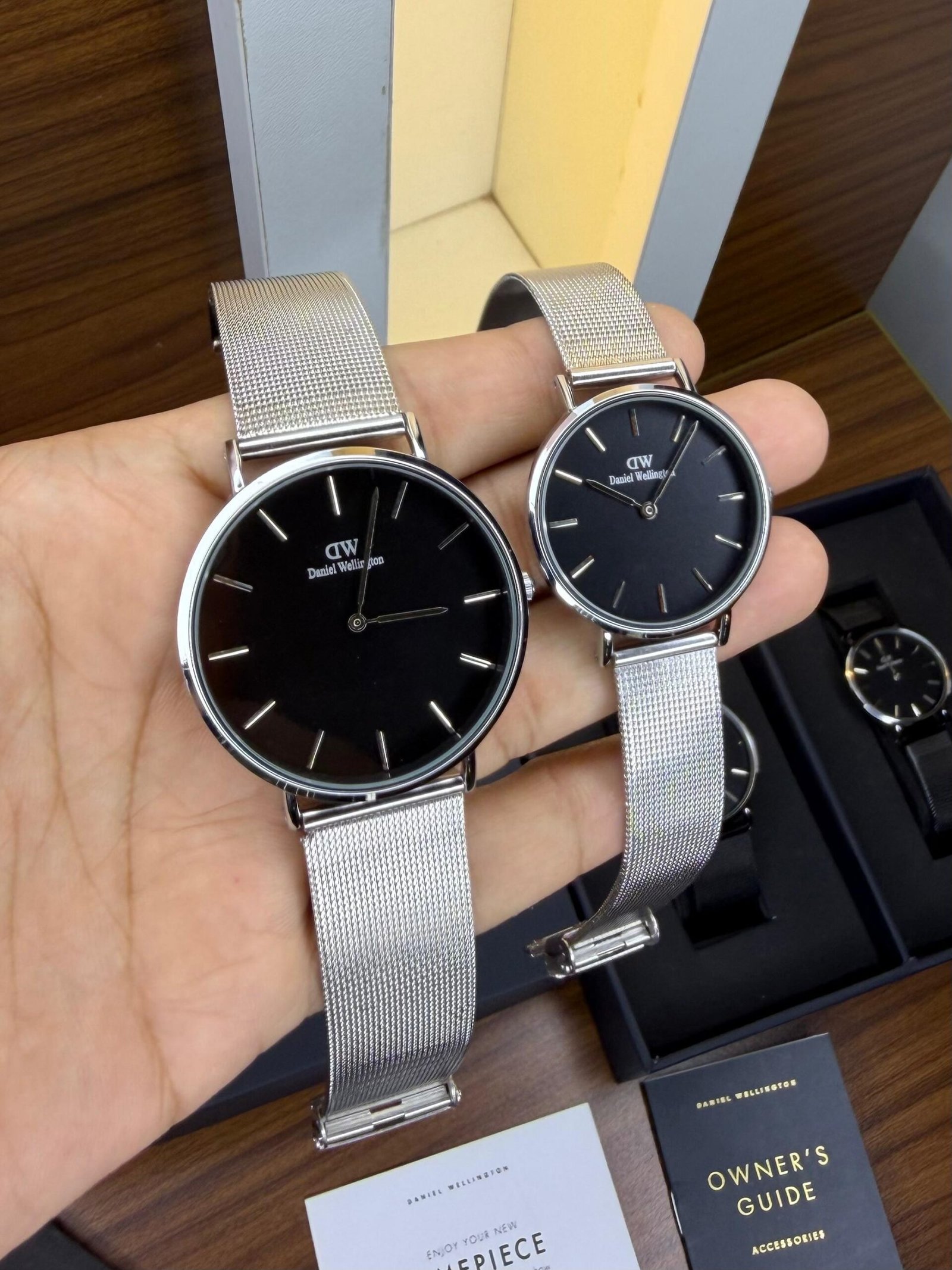 Premium Classic Couple Watch Set – Sophisticated Mesh Strap Edition