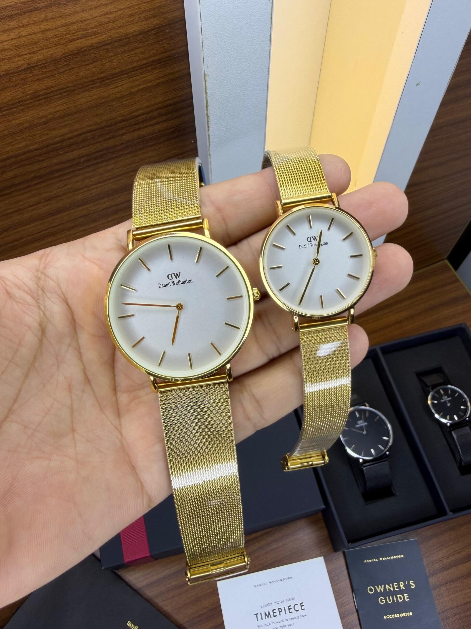 Premium Classic Couple Watch Set – Sophisticated Mesh Strap Edition