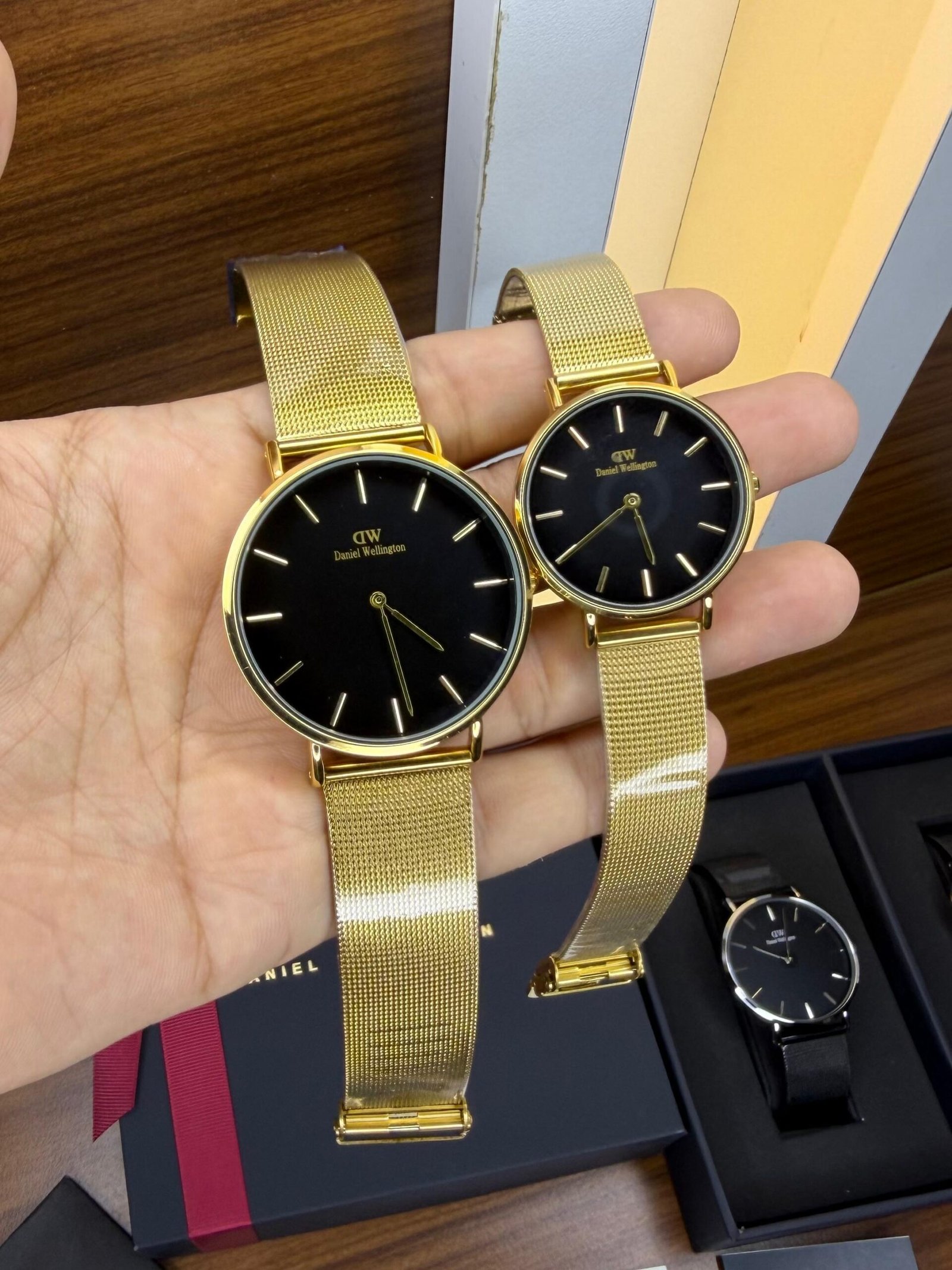 Premium Classic Couple Watch Set – Sophisticated Mesh Strap Edition