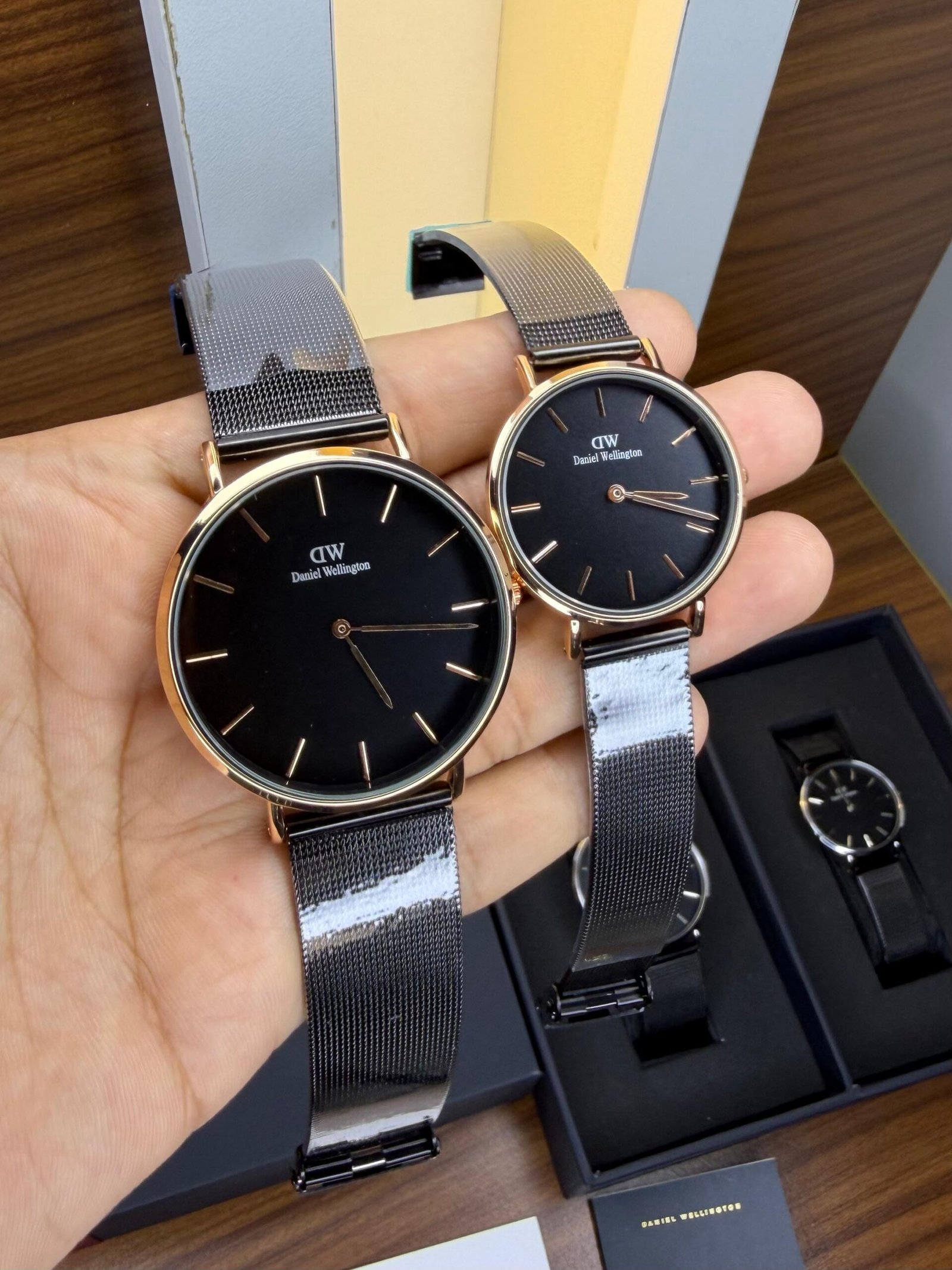 Premium Classic Couple Watch Set – Sophisticated Mesh Strap Edition
