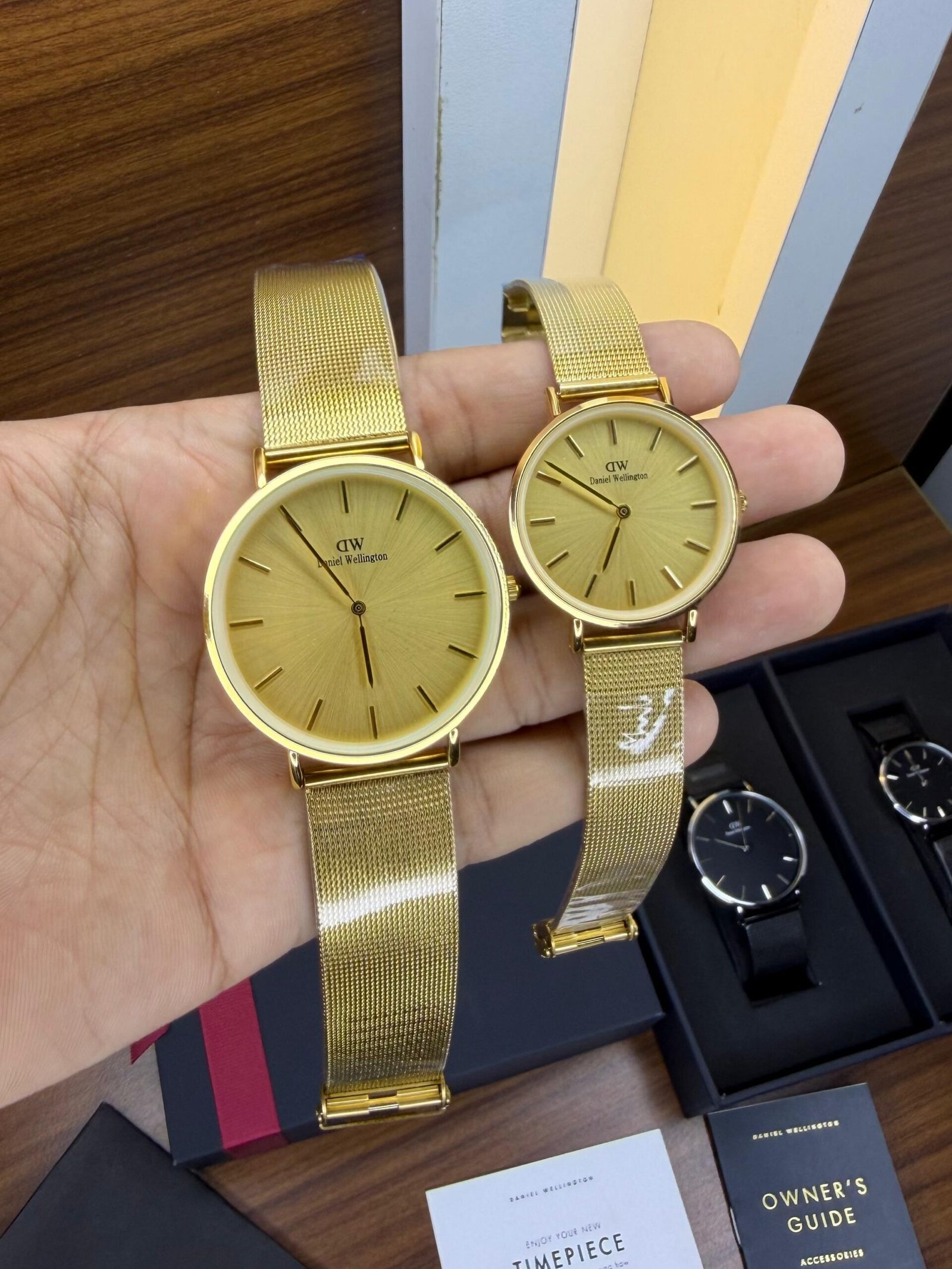 Premium Classic Couple Watch Set – Sophisticated Mesh Strap Edition