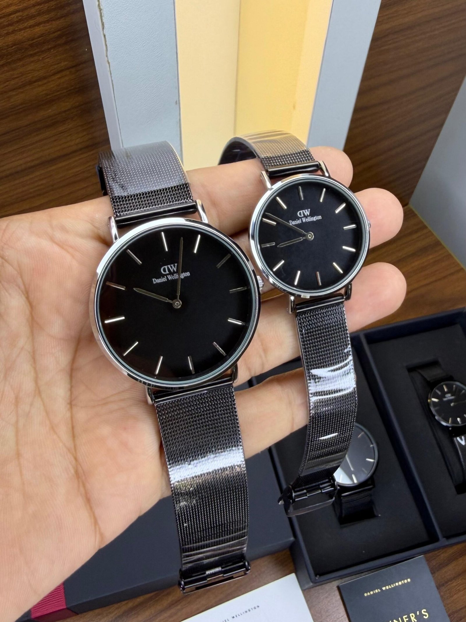 Premium Classic Couple Watch Set – Sophisticated Mesh Strap Edition