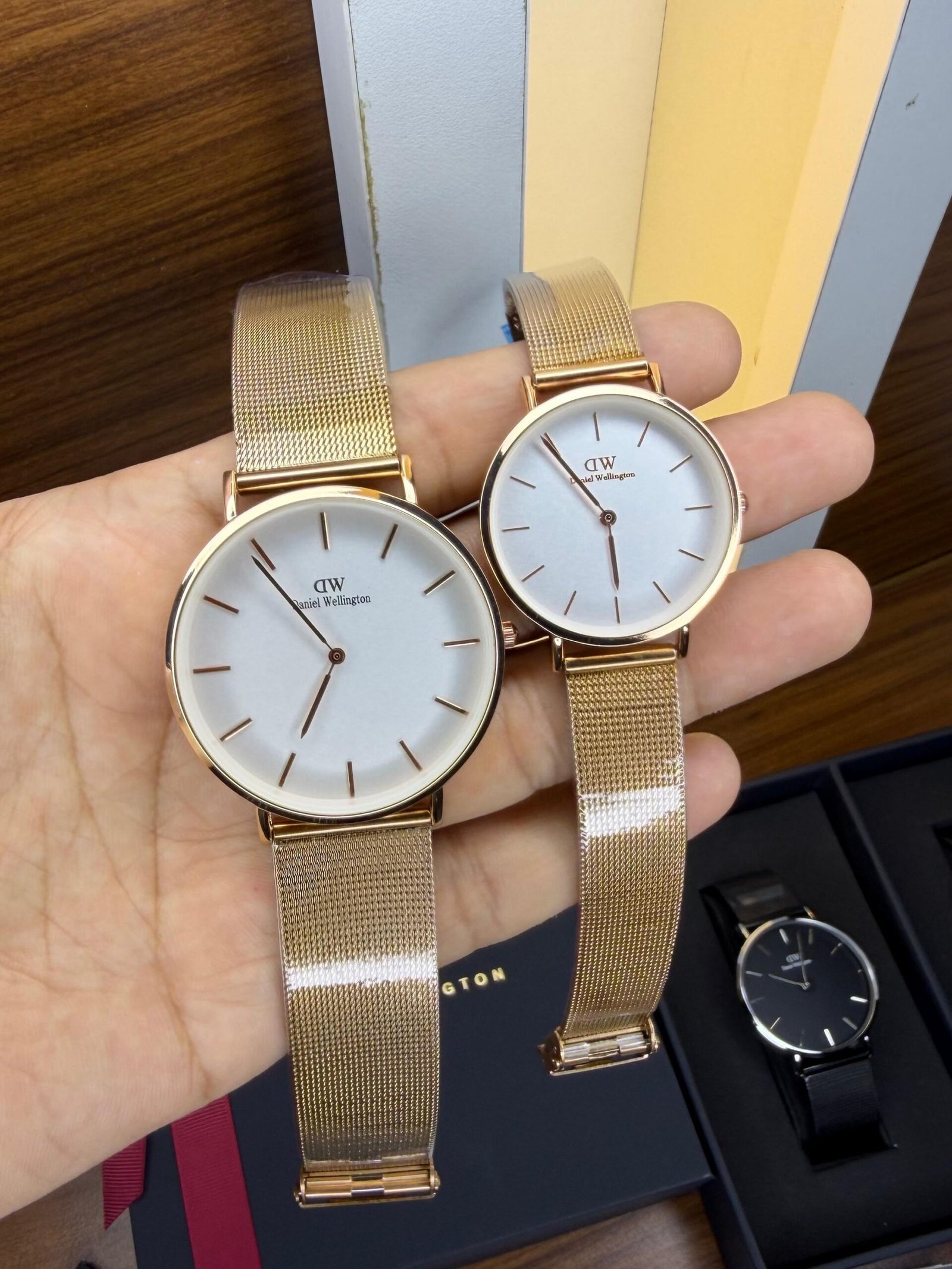 Premium Classic Couple Watch Set – Sophisticated Mesh Strap Edition
