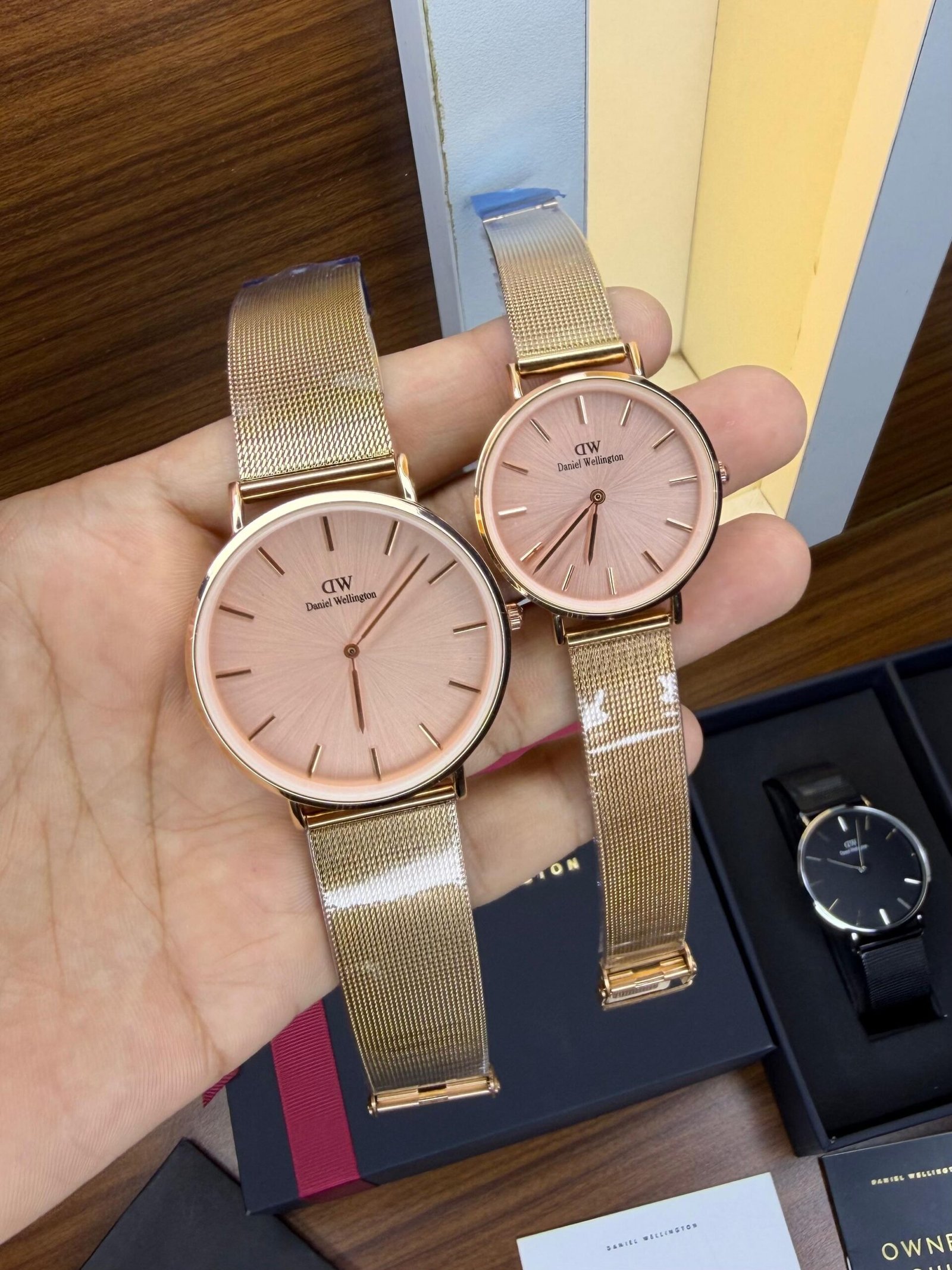 Premium Classic Couple Watch Set – Sophisticated Mesh Strap Edition