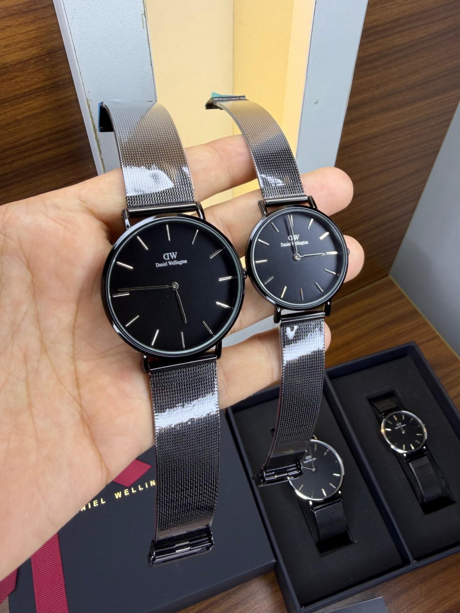 Premium Classic Couple Watch Set – Sophisticated Mesh Strap Edition