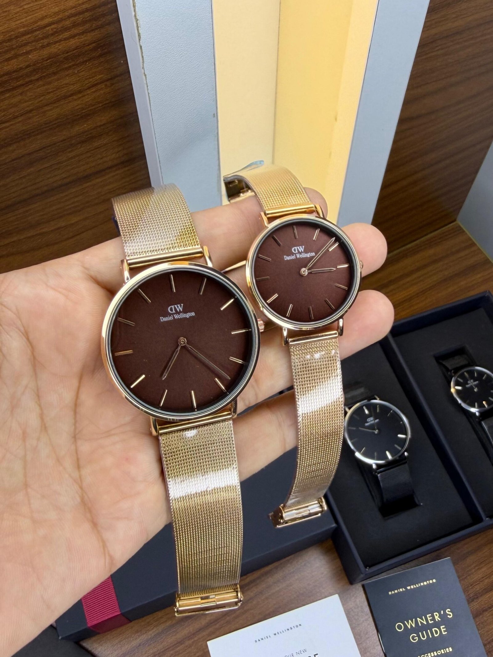 Premium Classic Couple Watch Set – Sophisticated Mesh Strap Edition